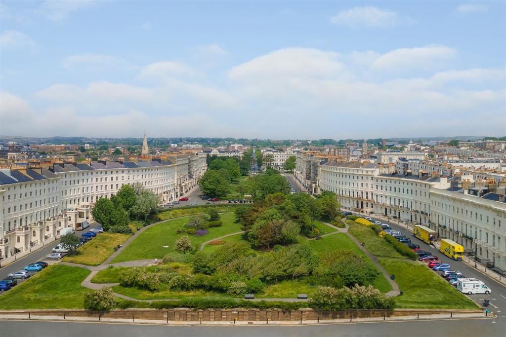 AdelaideCrescent_LargeFiles_1.jpg
