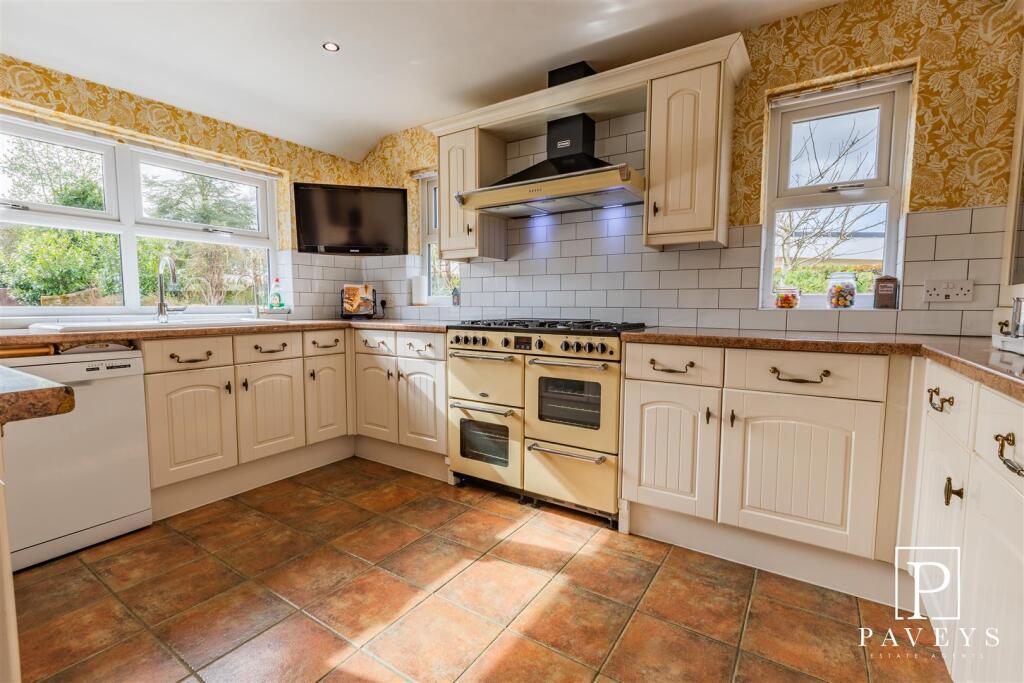 KITCHEN BREAKFAST ROOM