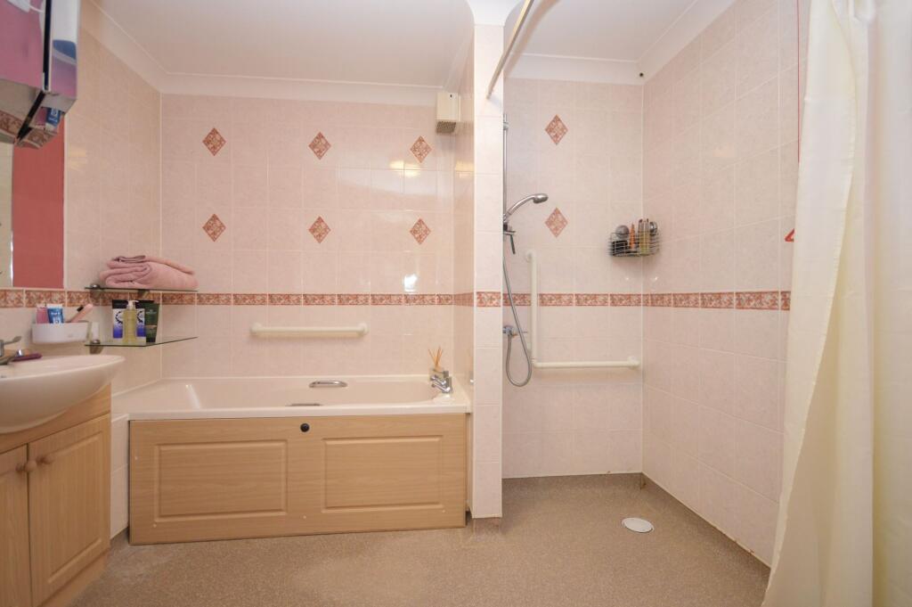 BATHROOM/WET ROOM