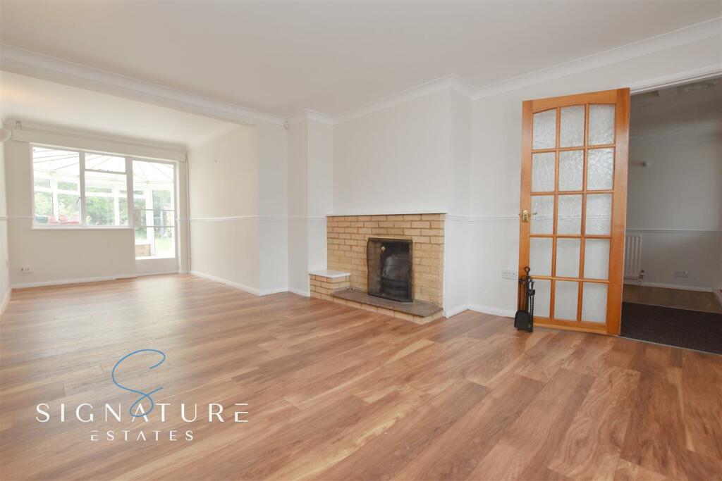 Living Room 1 (59).jpg