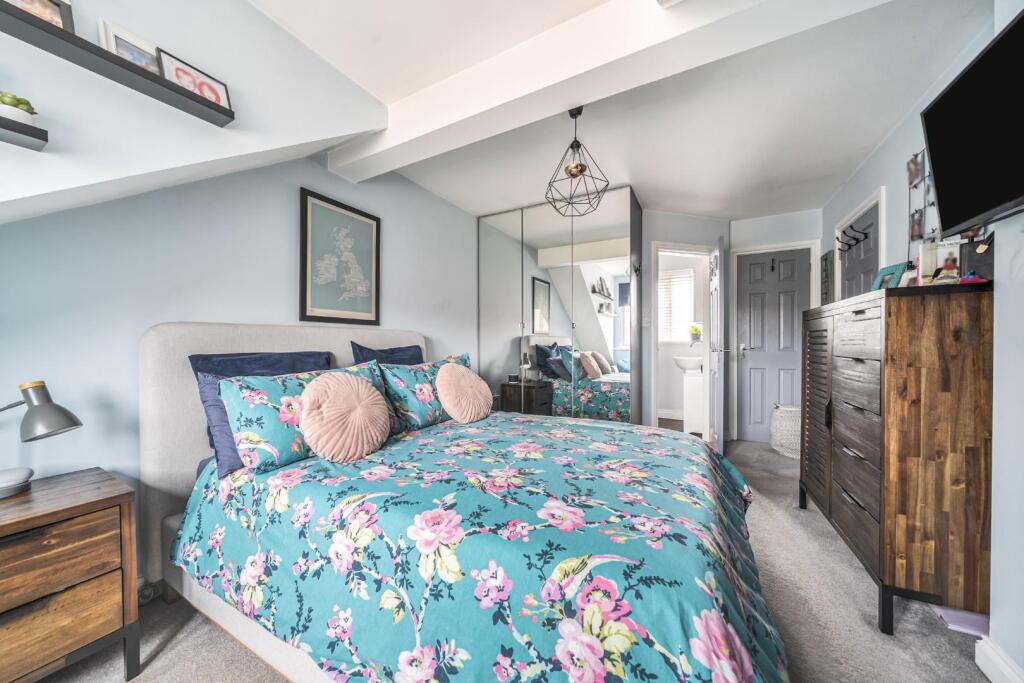 MASTER BEDROOM.jpg