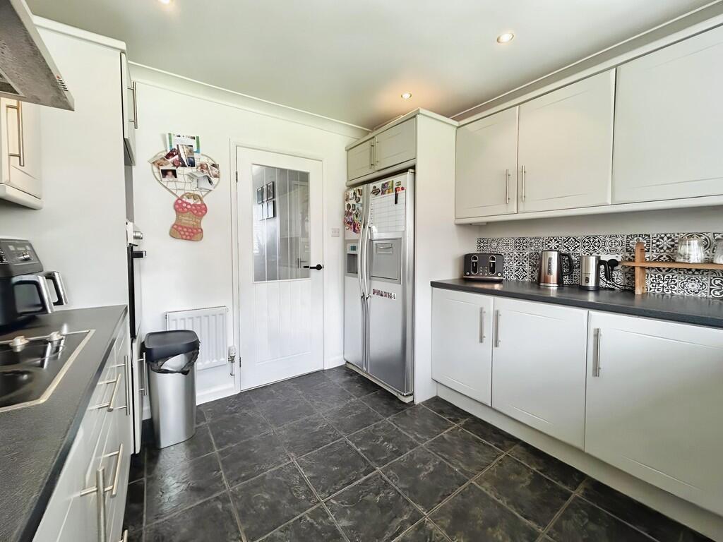 43e84118-WhatsApp...