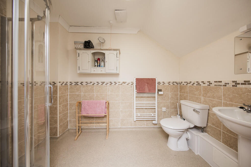 en suite shower r...