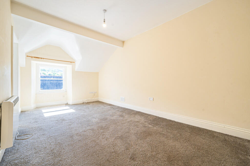 Flat 2 Top Floor ...