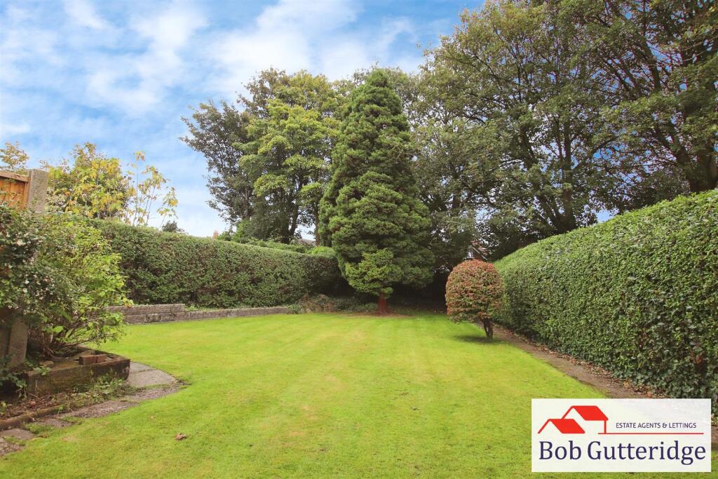 ENCLOSED REAR GARDEN