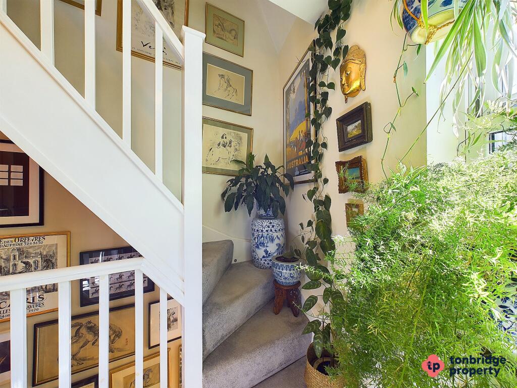 Giraffe Landing Branded 026