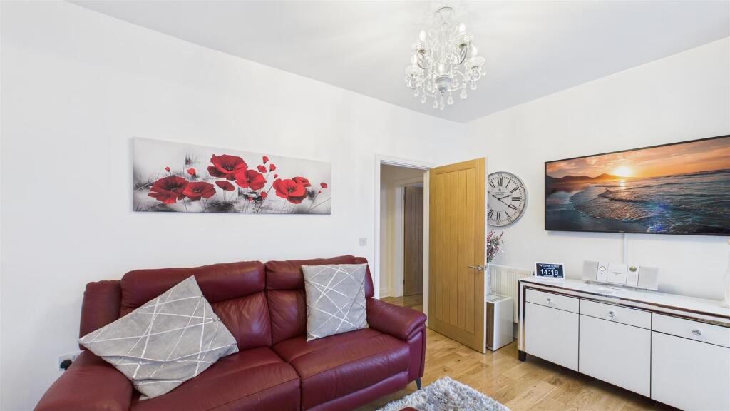 Open Plan Living Area &amp; Dining Kitchen