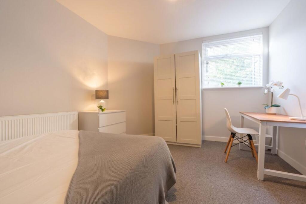 Flat D Portland Road