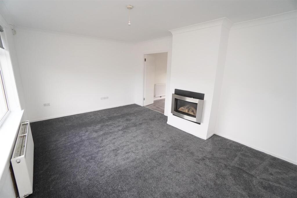 lounge1.jpg