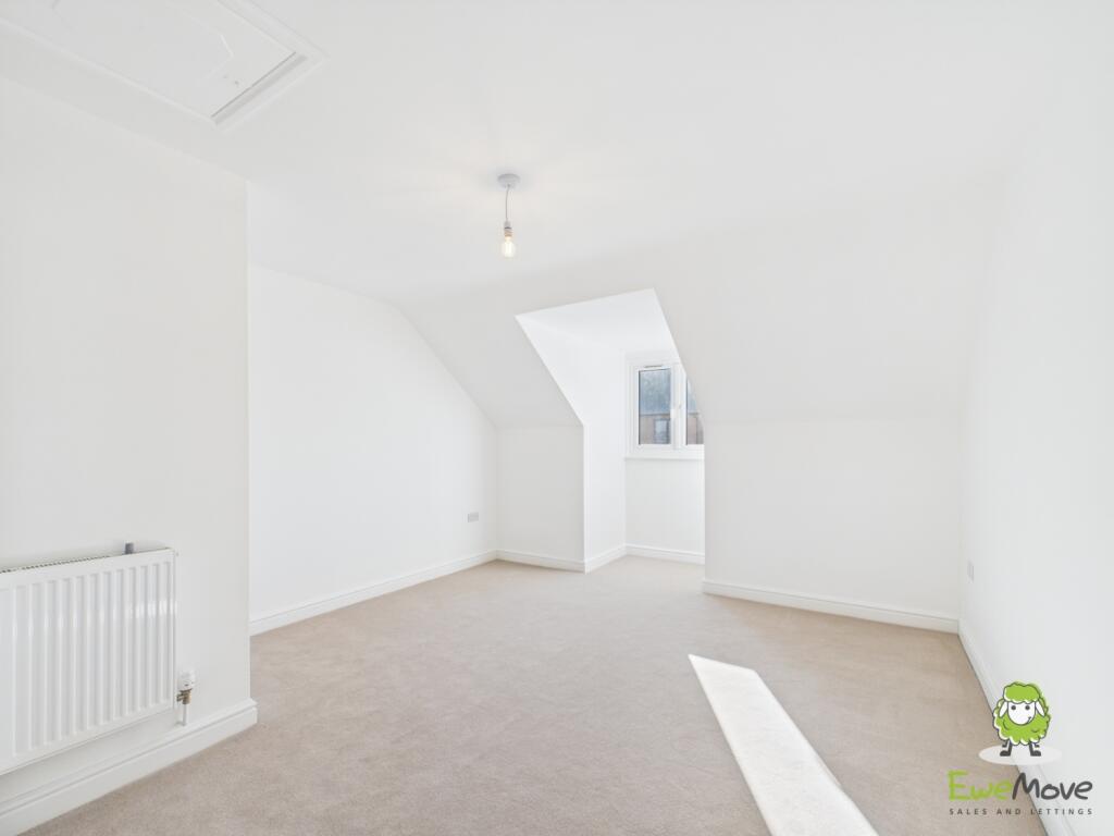 CAM03778G0-PR0176-STILL010