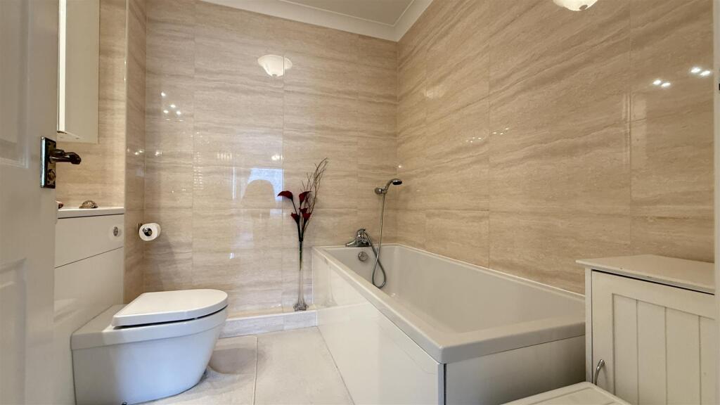 EN SUITE