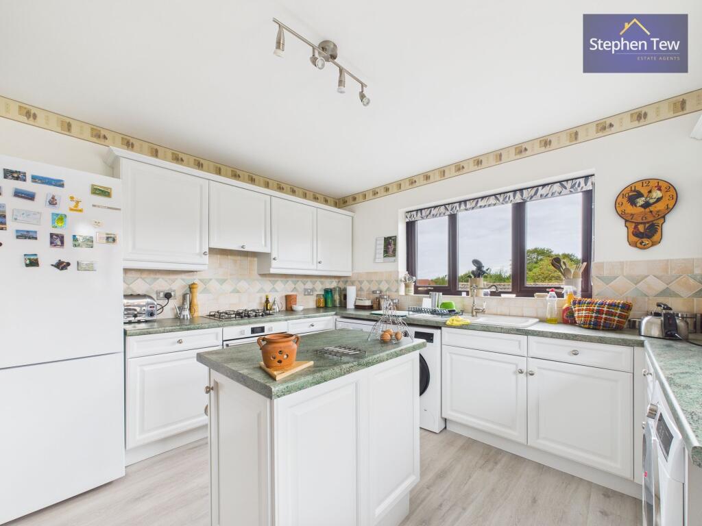 Kitchen/ Dining Room