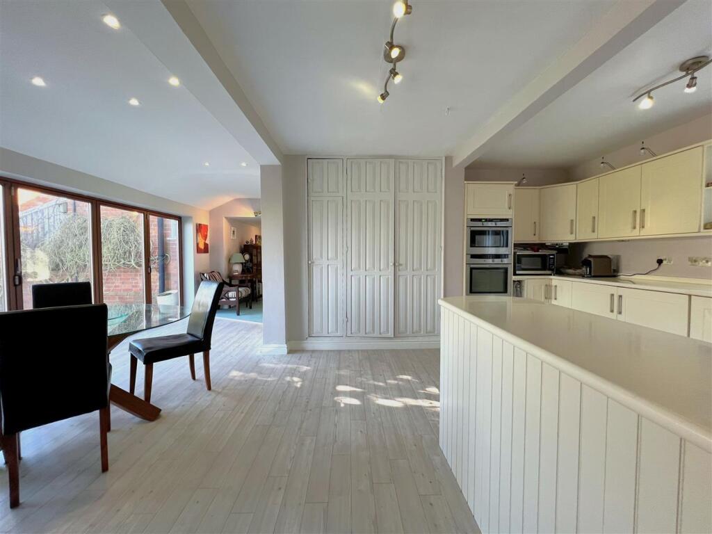 kitchen 3.jpg