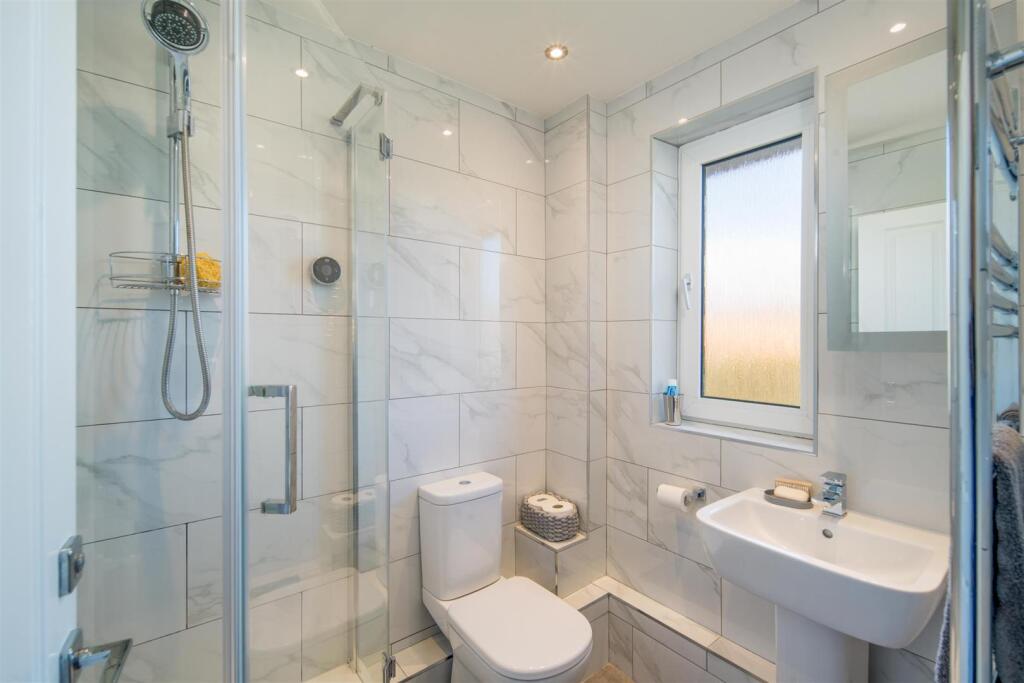 Ensuite.jpeg
