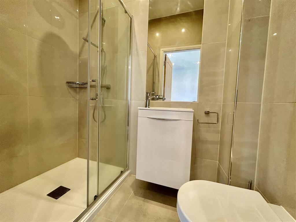 ensuite2.JPG