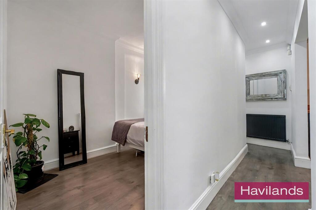 Flat 21A, The Grangeway N21 2HD-7.jpg