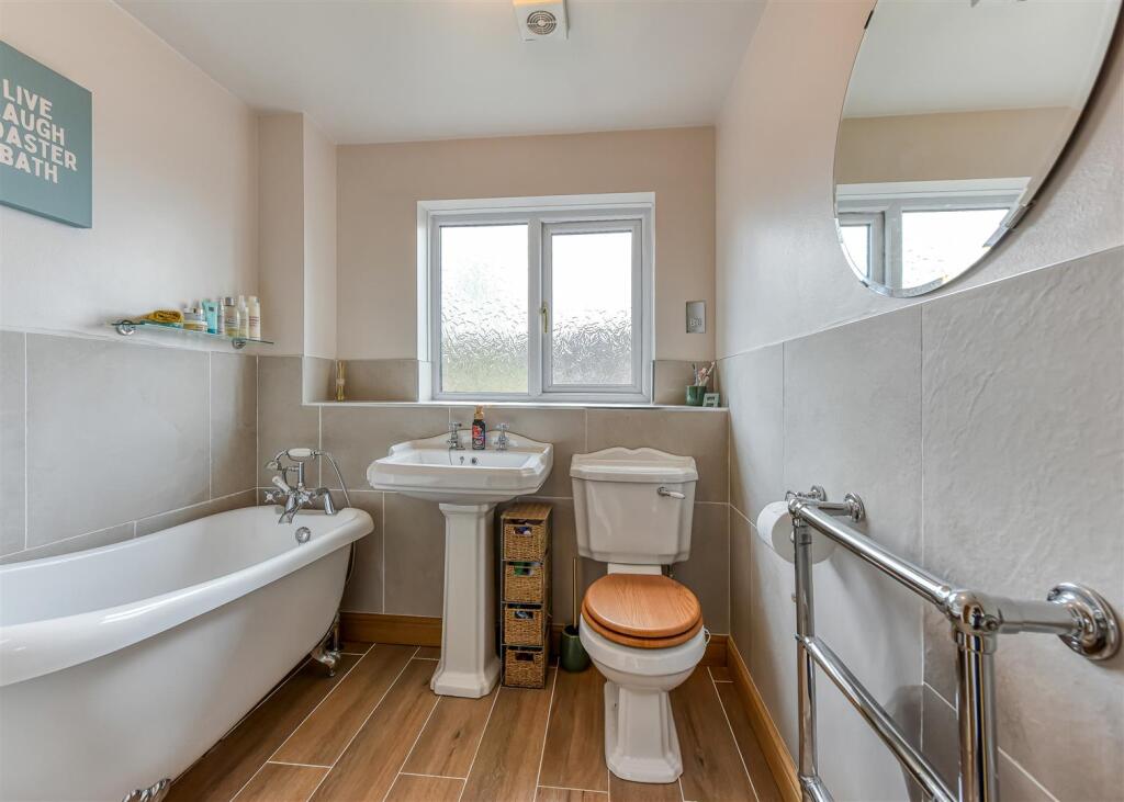 2 Sytch Lane-Bathrooom.jpg