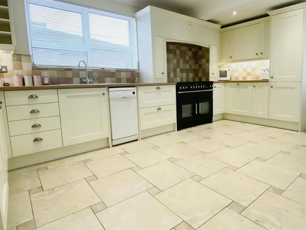 Kitchen/Breakfast Room