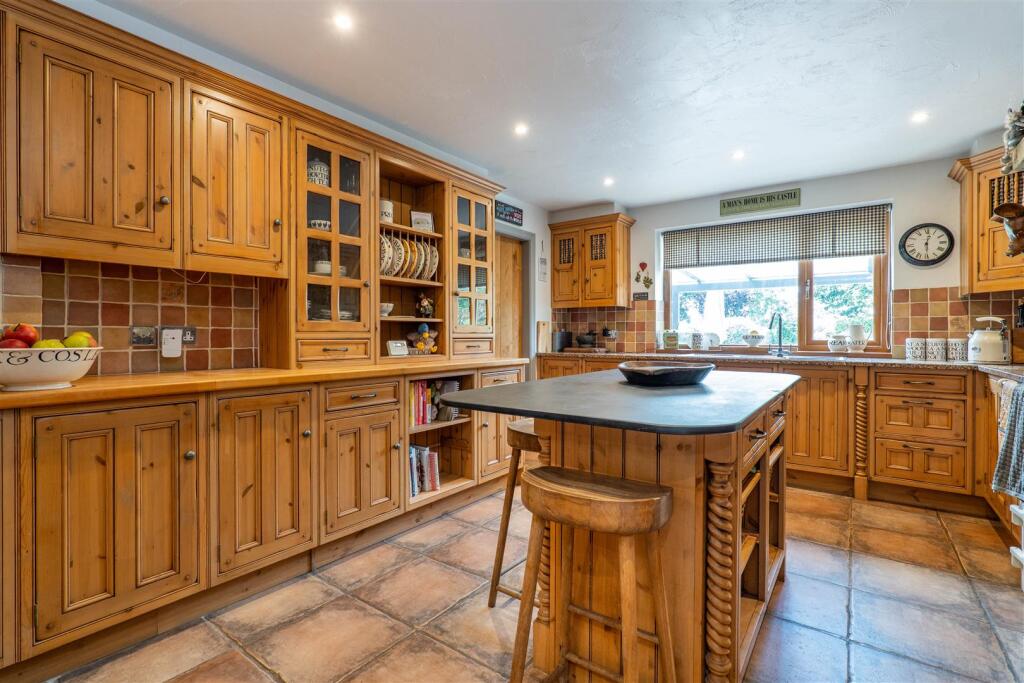 Kitchen/Breakfast Room