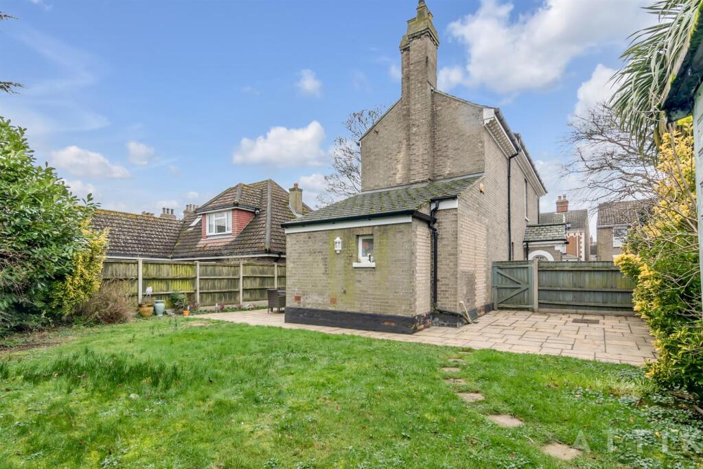 Attik 5, Stradbroke Road Gorleston, NR31 7AQ (45).