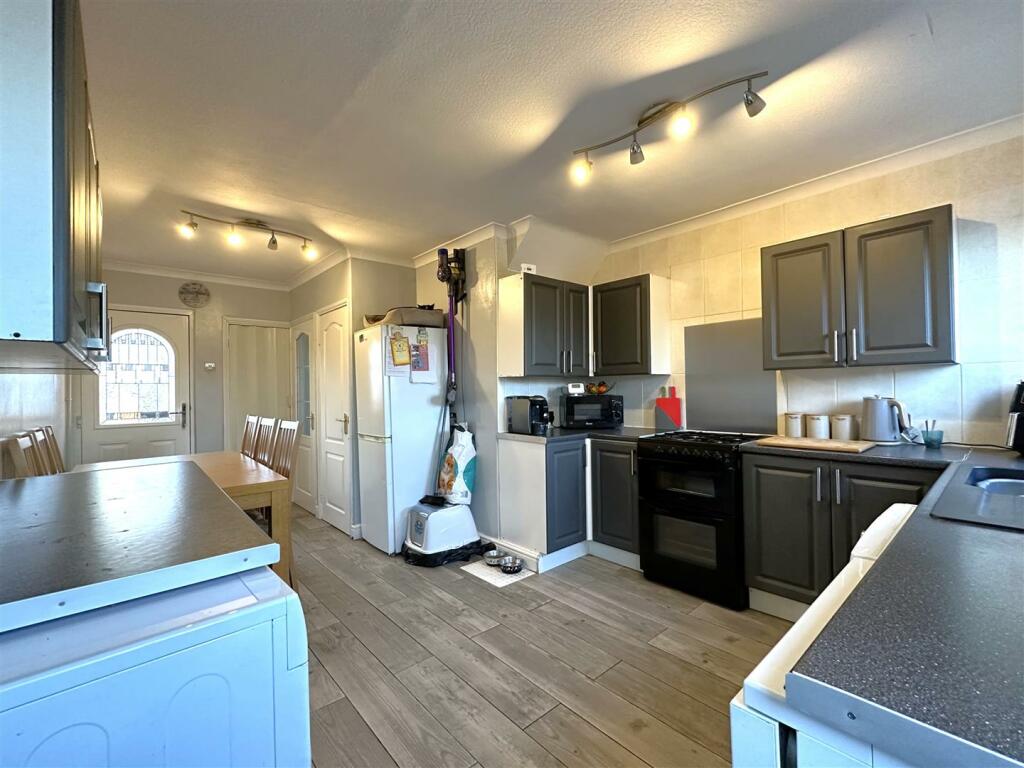 Large Dining Kitchen 326