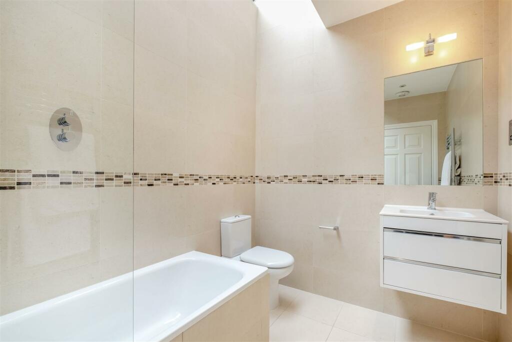 8515327-interior24.jpg