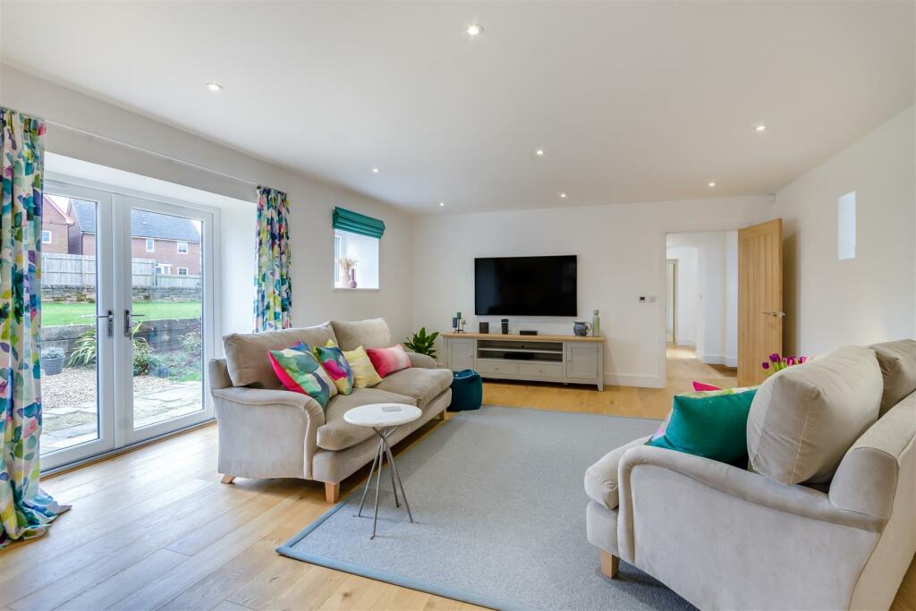 8583926-interior04.jpg