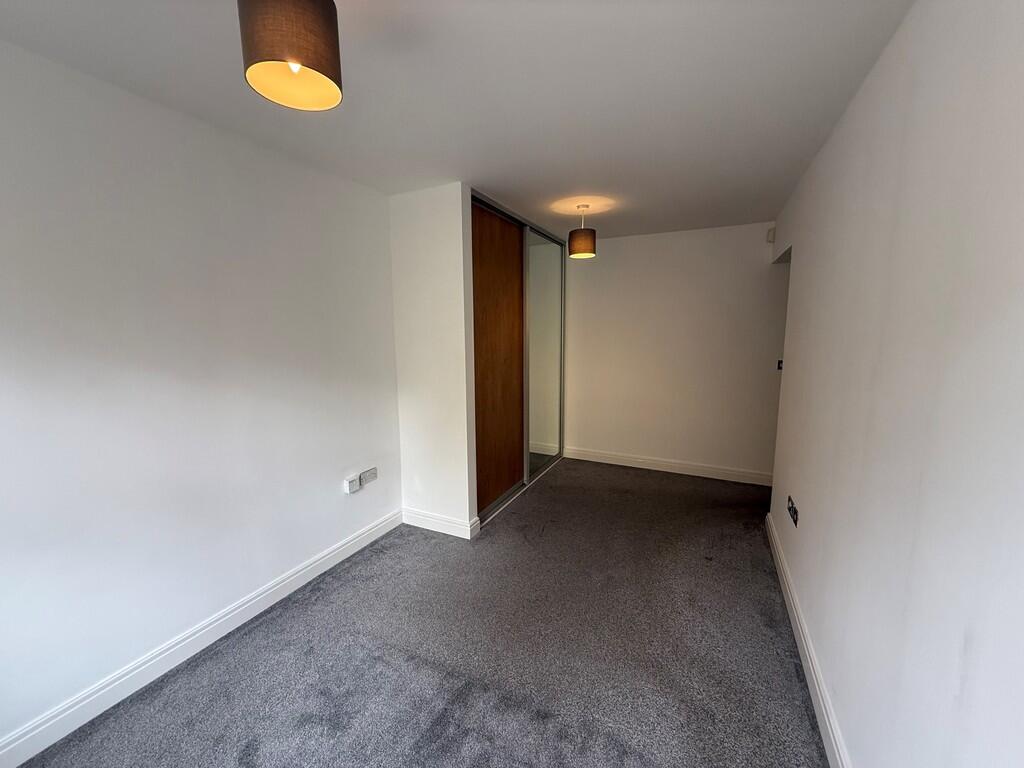 MAINBEDROOM 1