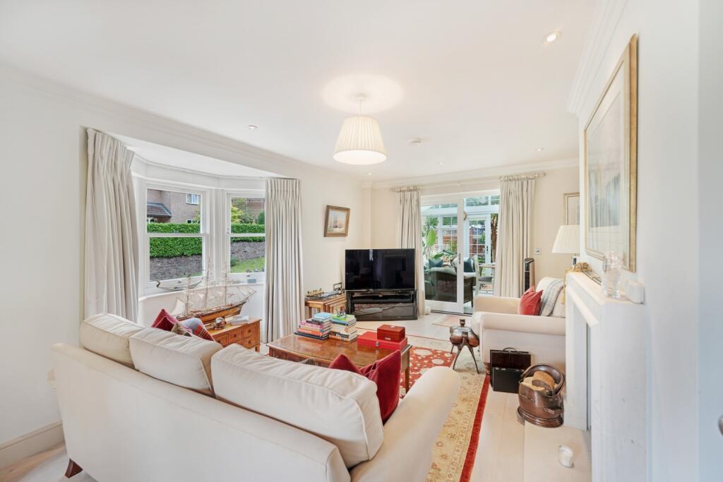 Triple Aspect Sitting Rom