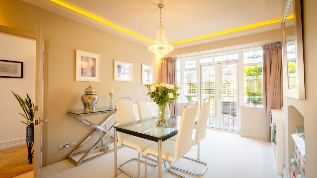 Lounge / dining room