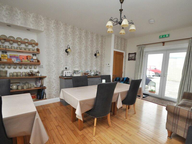 B&amp;b Breakfast Room