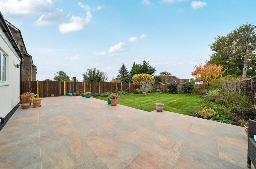 1371282-6-68ff5f0...