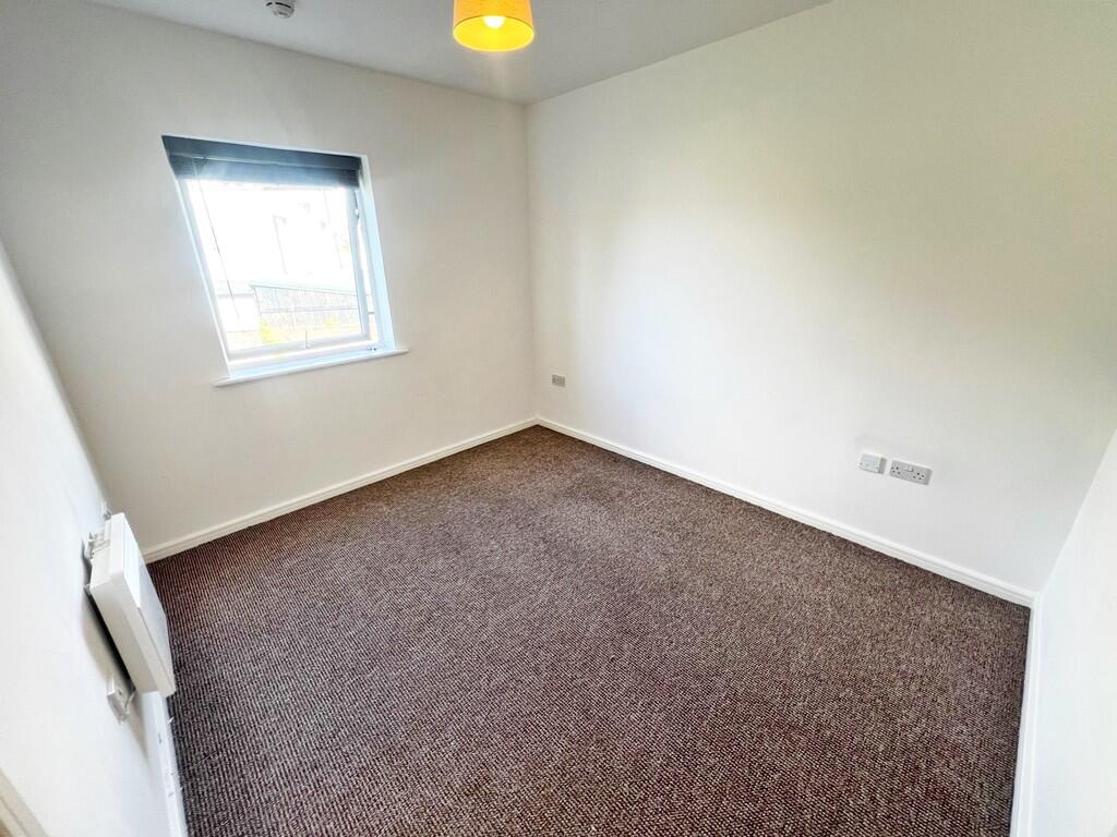 16 Dutton Court 5