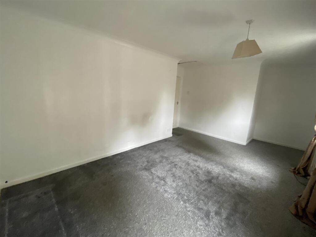 Bedroom no.1 front double: