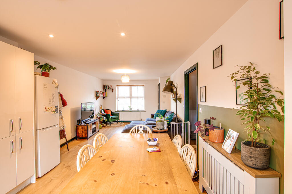 Kitchen/dining/living