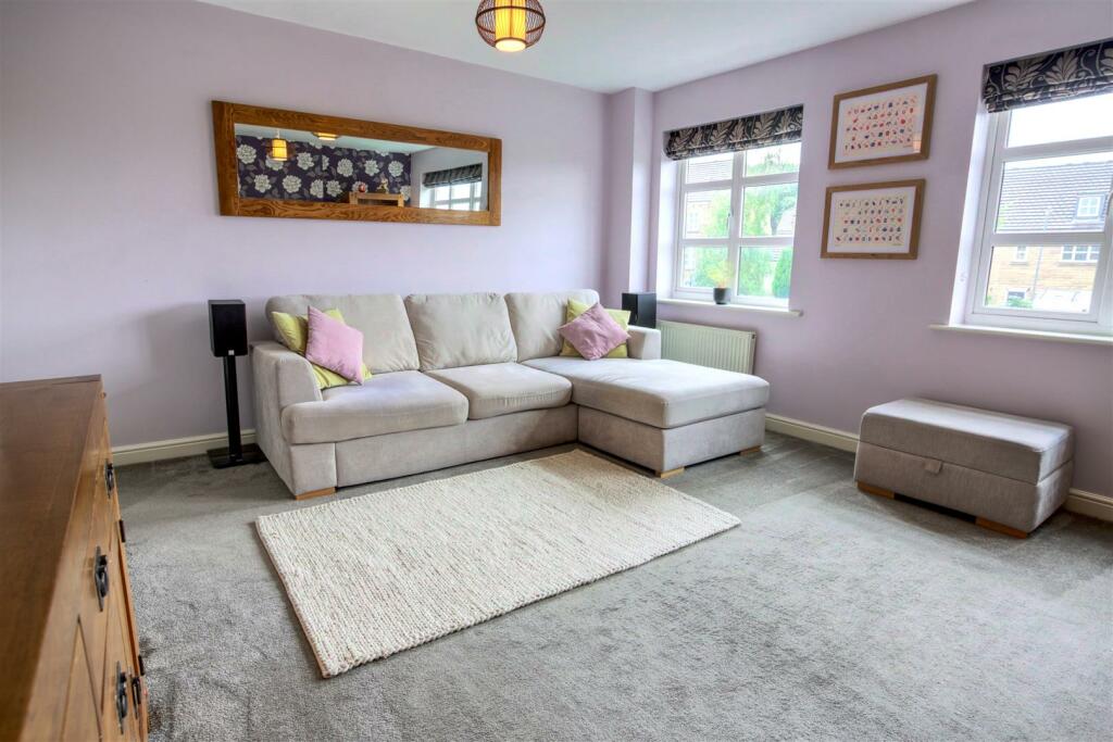 11 Living Room (2).jpg