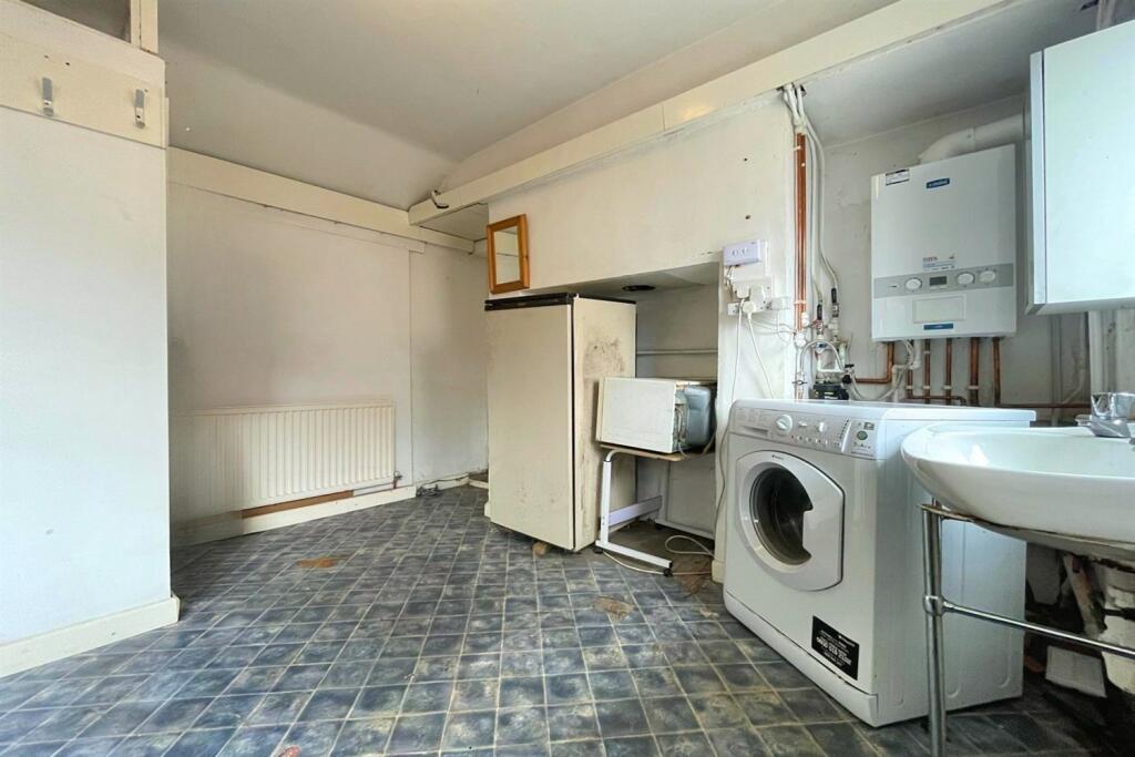 Utility Room/Worksho