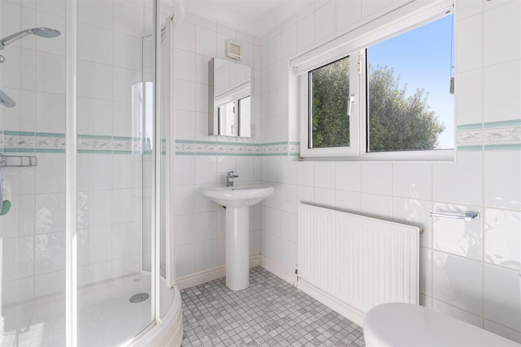 A36 - Rock Edge Rock End Avenue Torquay - 250304.j