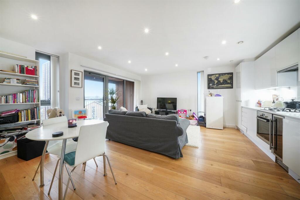 Flat 13, Altus House - YjNkDraHdJbv5pvqoxFt.jpg