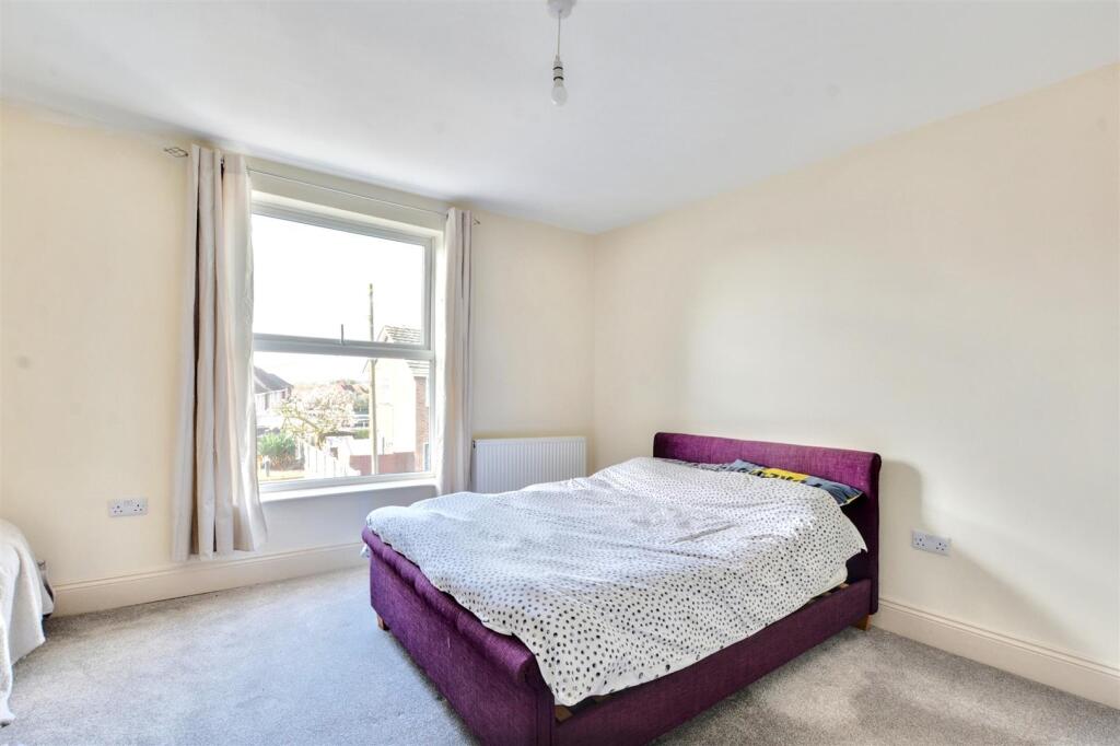 Bedroom 1_2.jpeg