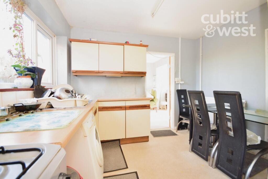 Kitchen/Breakfast...