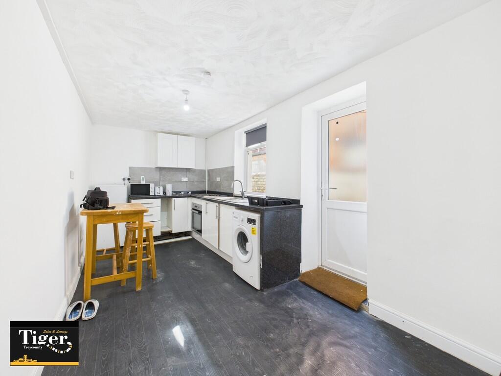 IMG_398830_10_ori...