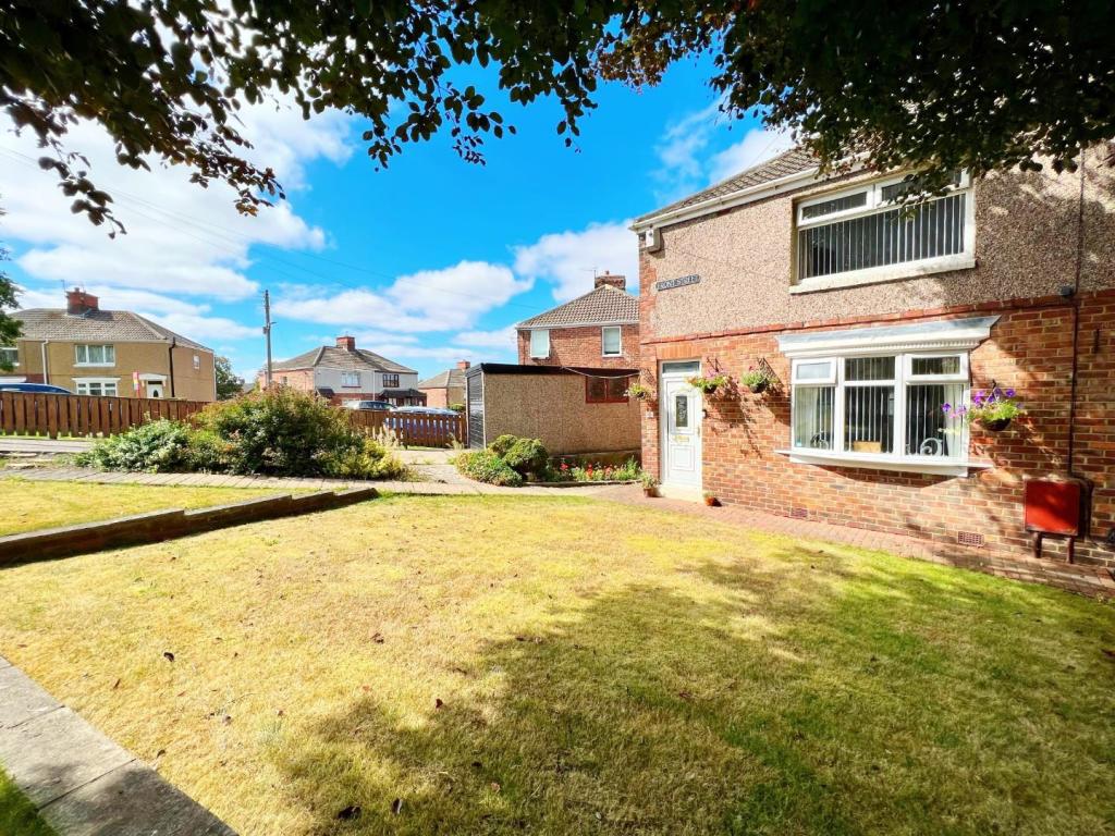 Front Garden 2.jpg