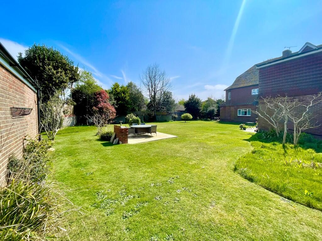 5 Ffynches Lodge ...