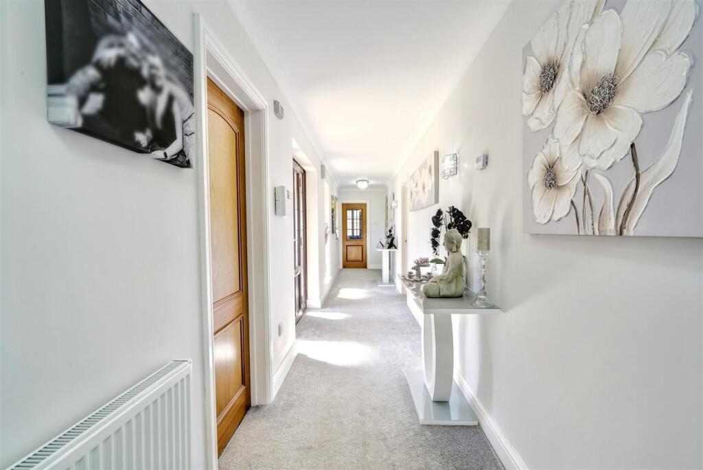 Hallway 1_3.jpeg