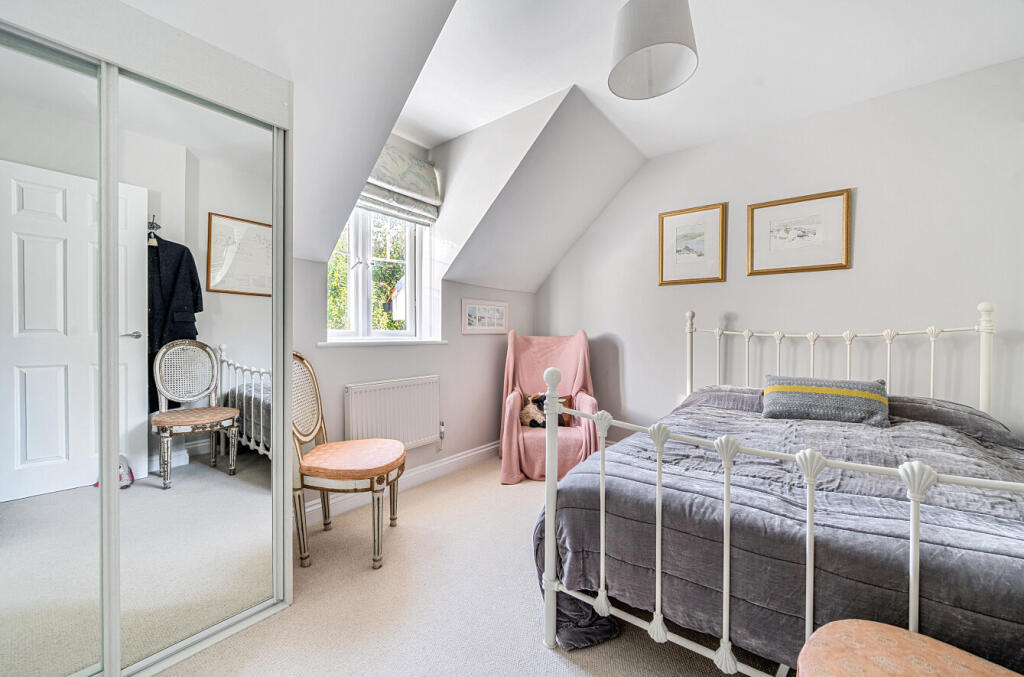 1348827-20-68da51...