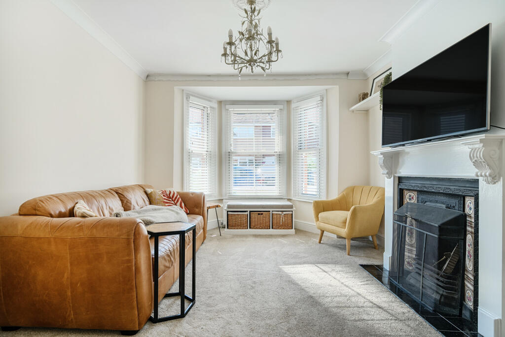 12-6820ee03d5b88-...