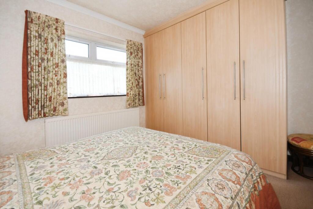 BEDROOM 1 02.jpg