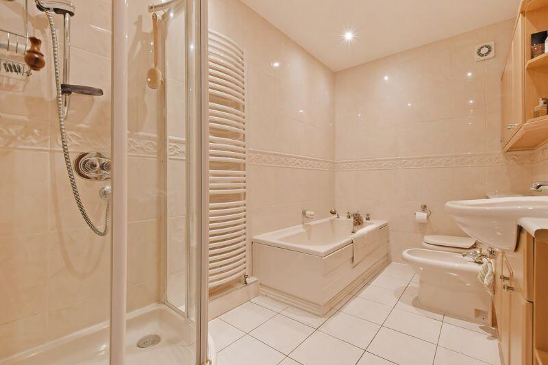 Ensuite Bathroom 