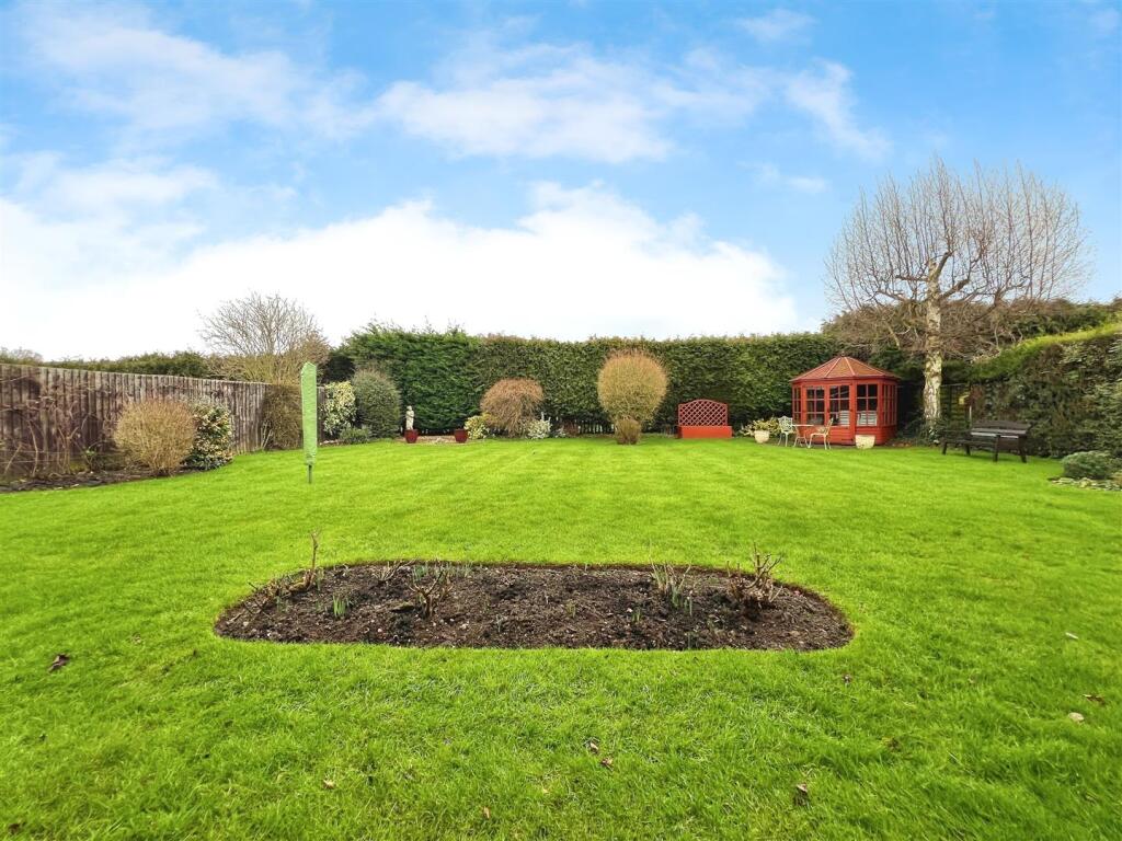 5ffeab14-rear 20garden.jpg